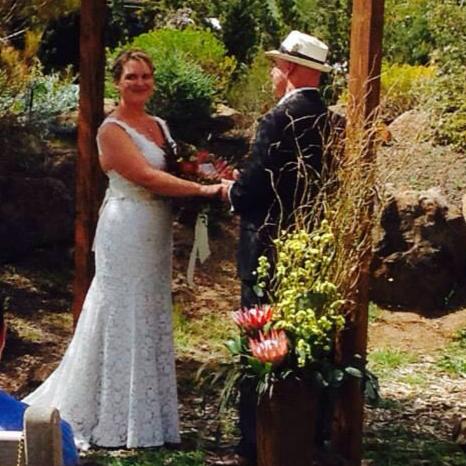 Kyla Garnett of Naturipe & Jeff Oberman of United Fresh Tie the Knot