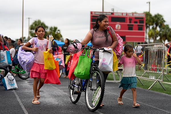 Lipman Family Farms, North America’s largest open-field tomato grower, is proudly expanding its annual Backpack Giveaway initiative
