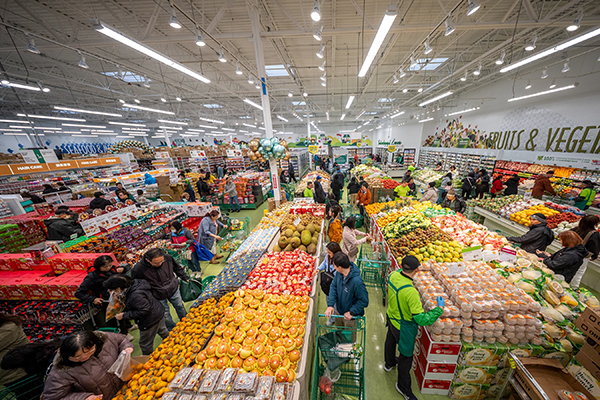 The Peninsula is about to gain a grocery destination of a different scale: T&T Supermarket, Canada's largest Asian grocery chain, will open in Millbrae at Friendship Plaza (95 Murchison Dr. and 135–143 South El Camino Real, Millbrae, CA) in Winter 2026 (Photo credit: CNW Group/T&T Supermarkets)